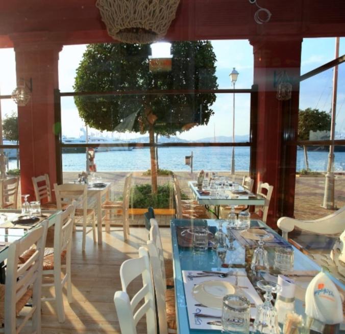 Aphrodite Studio Near Athens Floisvos Marina Luaran gambar